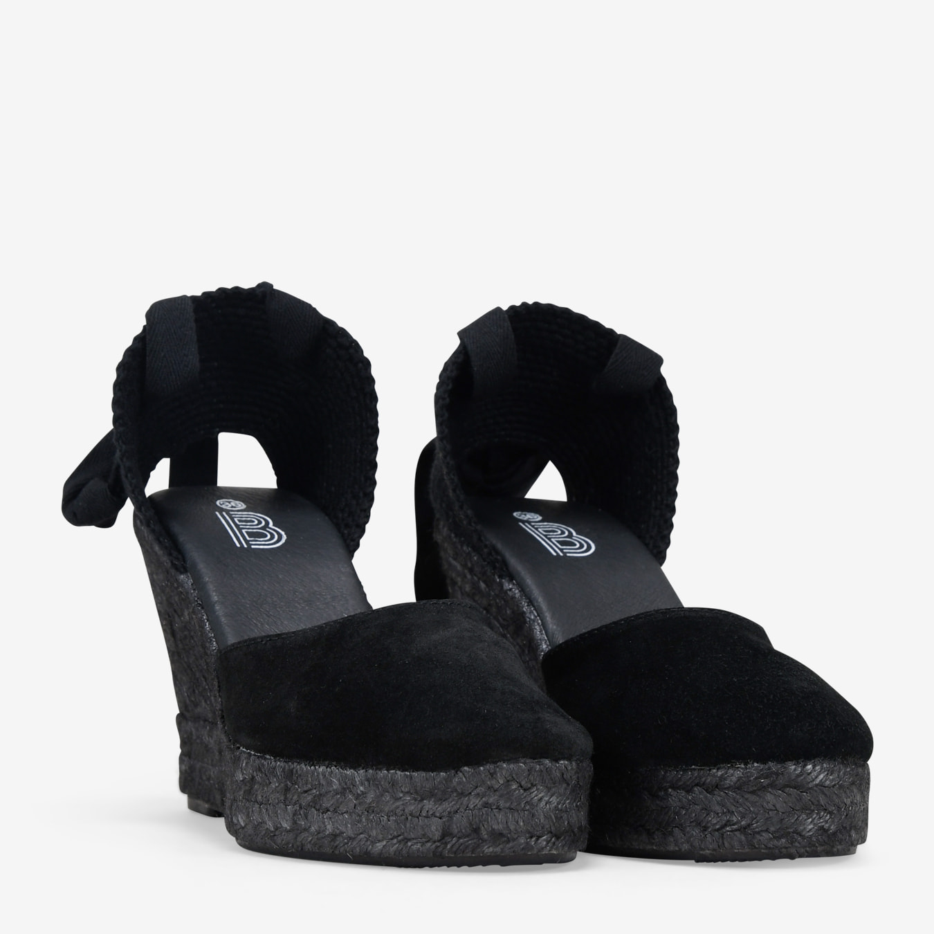 Alpargatas de piel con cuña negras y lazos para atar