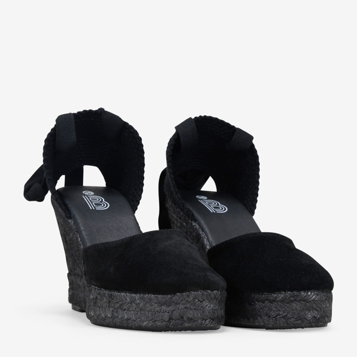 Alpargatas de piel con cuña negras y lazos para atar