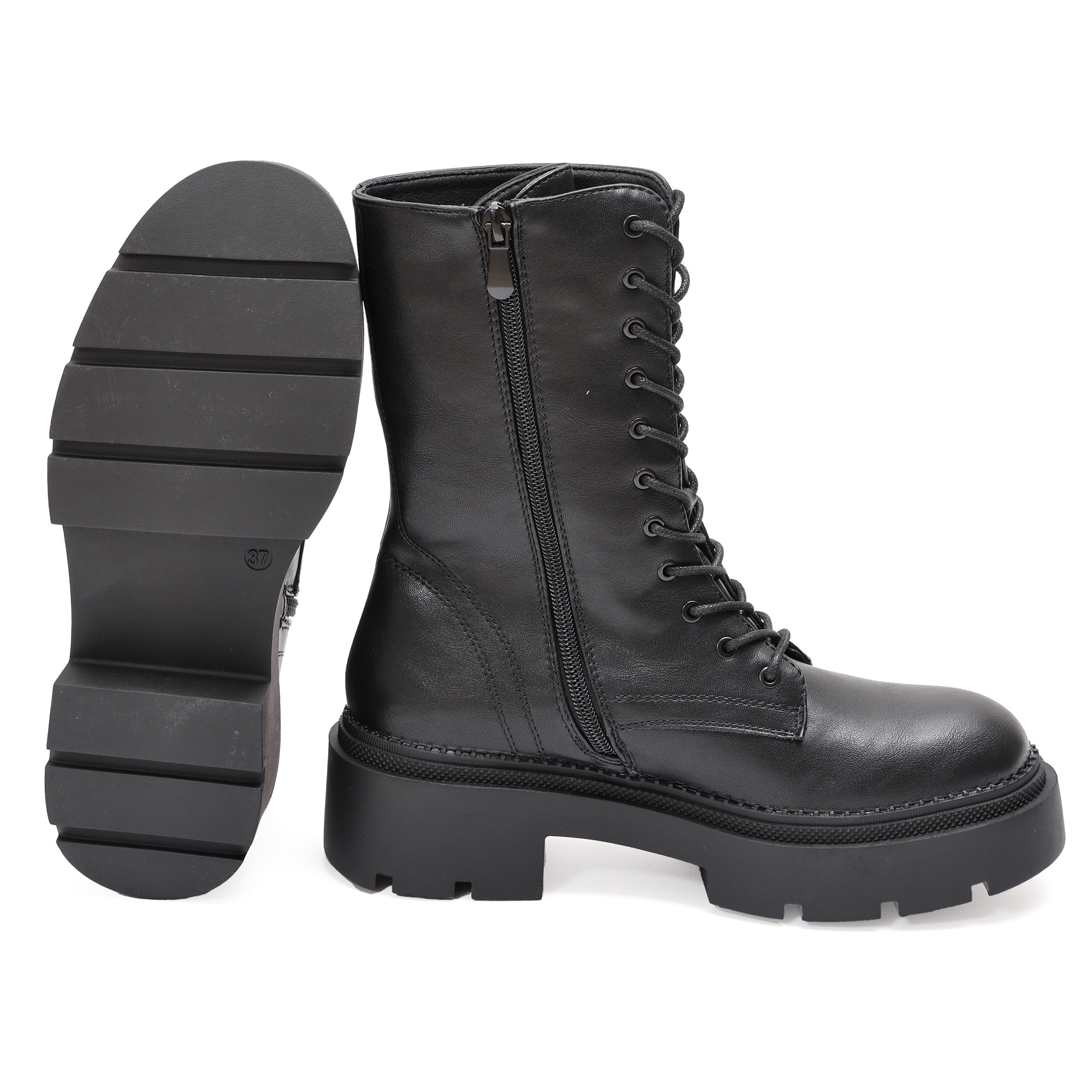 Anfibi in simil pelle con stringhe