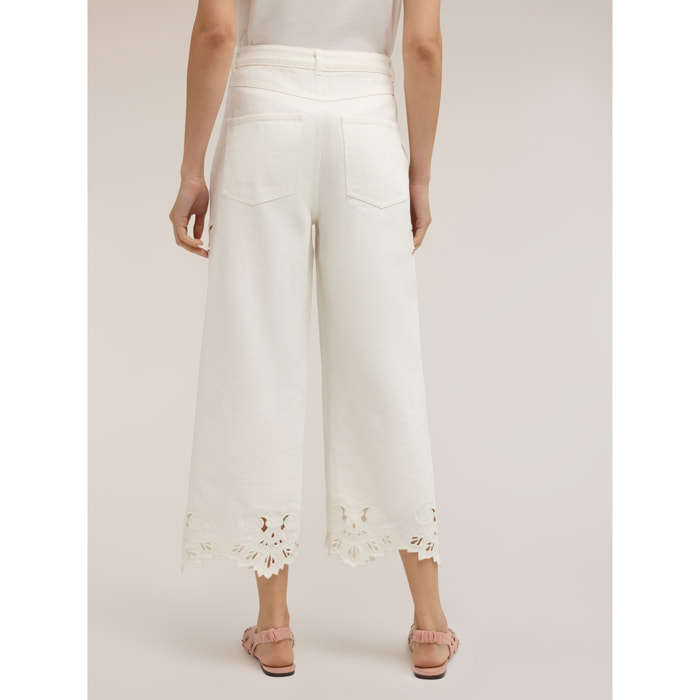 Motivi - Pantalones cropped con bordados sangallo - Blanco