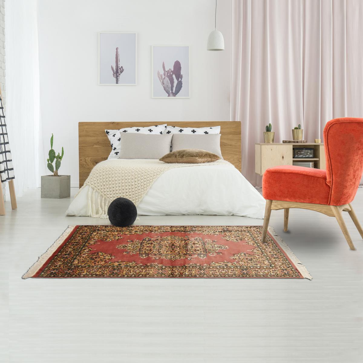 Authentique tapis d'orient, noué à la main en laine et soie