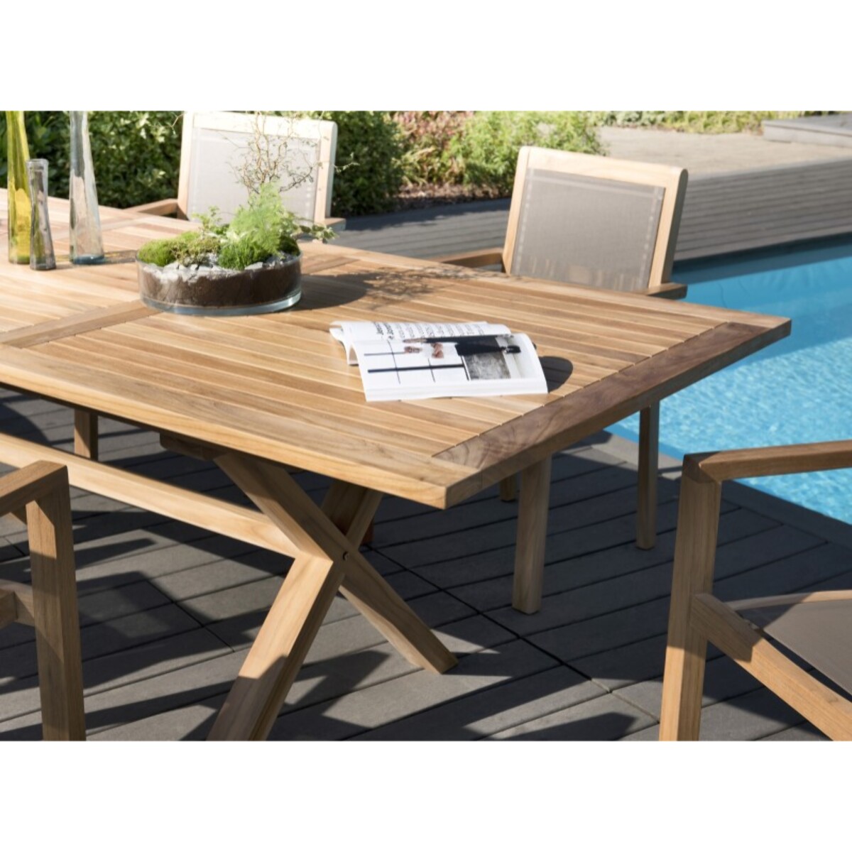 FUN - SALON DE JARDIN BOIS TECK 8/10 pers - 1 Table rect. extensible pieds croisés - 6 fauteuils empilables textilène taupe