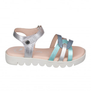 Sandalia toda en piel con suela hiper flexible.