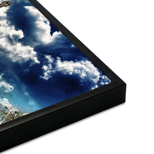 Affiche encadrée tour Eiffel sous un ciel dramatique Affiche + cadre en métal - Noir