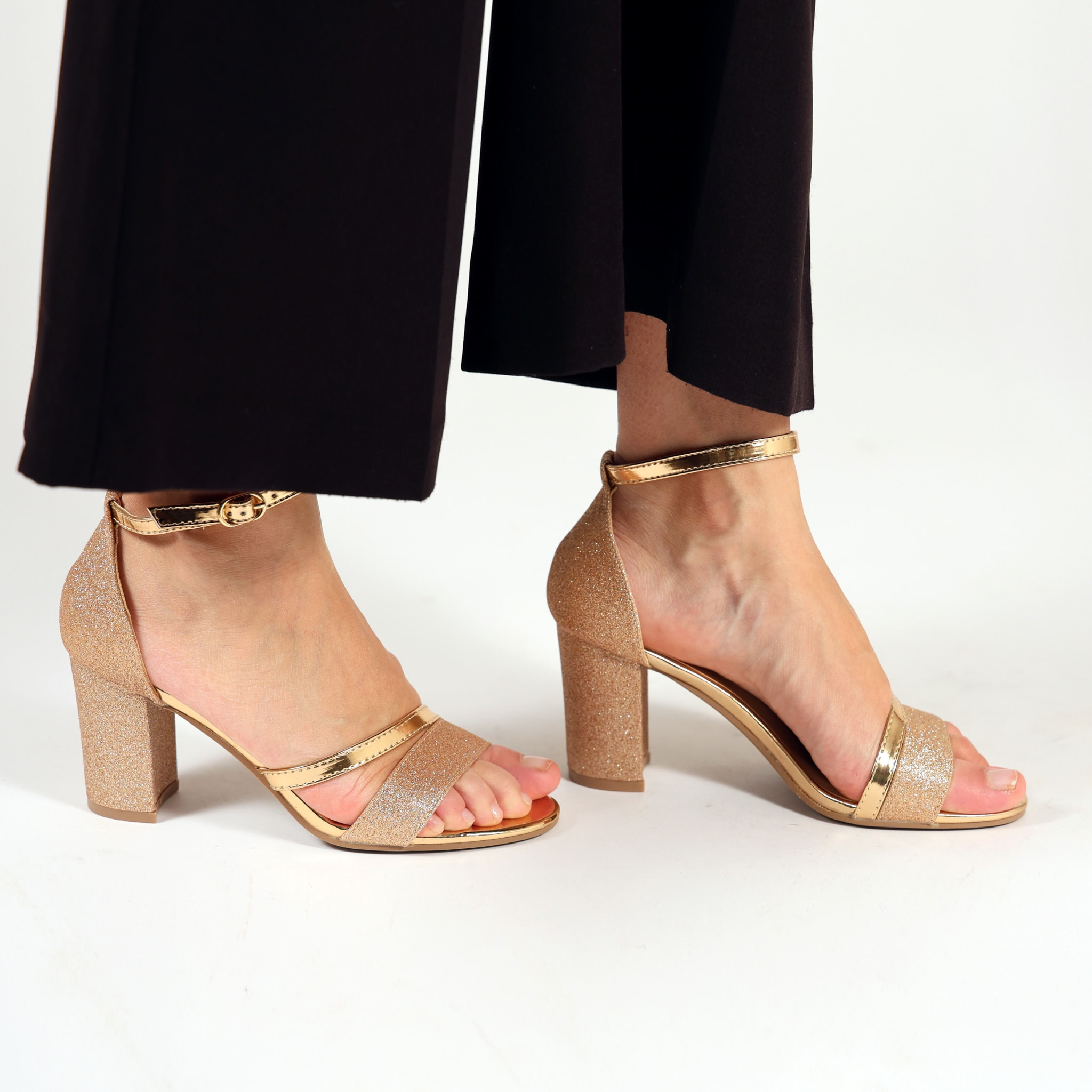 Sandali con tacco quadrato brillantinati