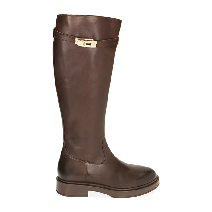 Botas de cuero marrón oscuro