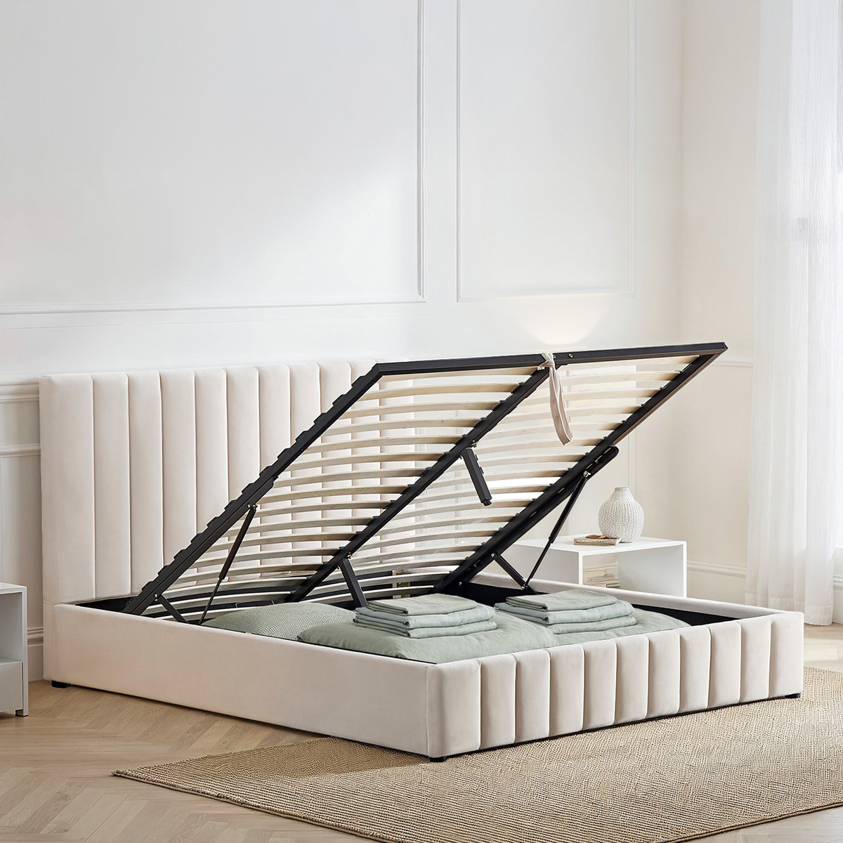 Lit Coffre Trocadéro en Velours Beige, Grand espace de Rangement, Tête de Lit Rembourrée, Sommier à Lattes Actives, Robuste et Confortable