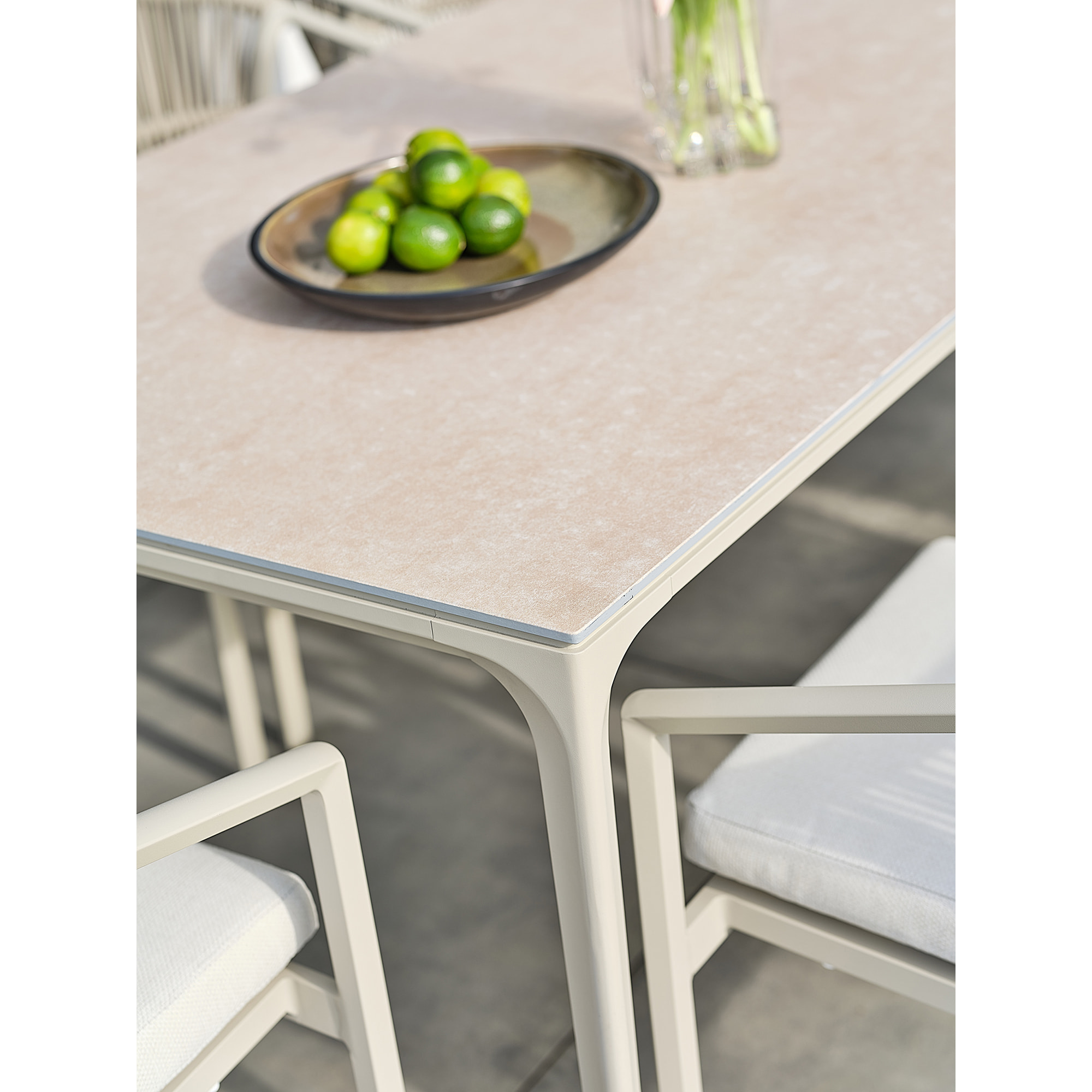 TIGUA - Ensemble repas jardin 8 places Céramique sur verre - Grège