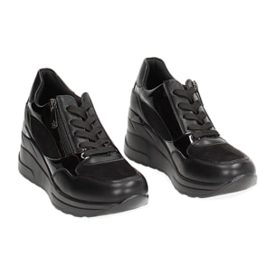 Sneakers nere in vernice