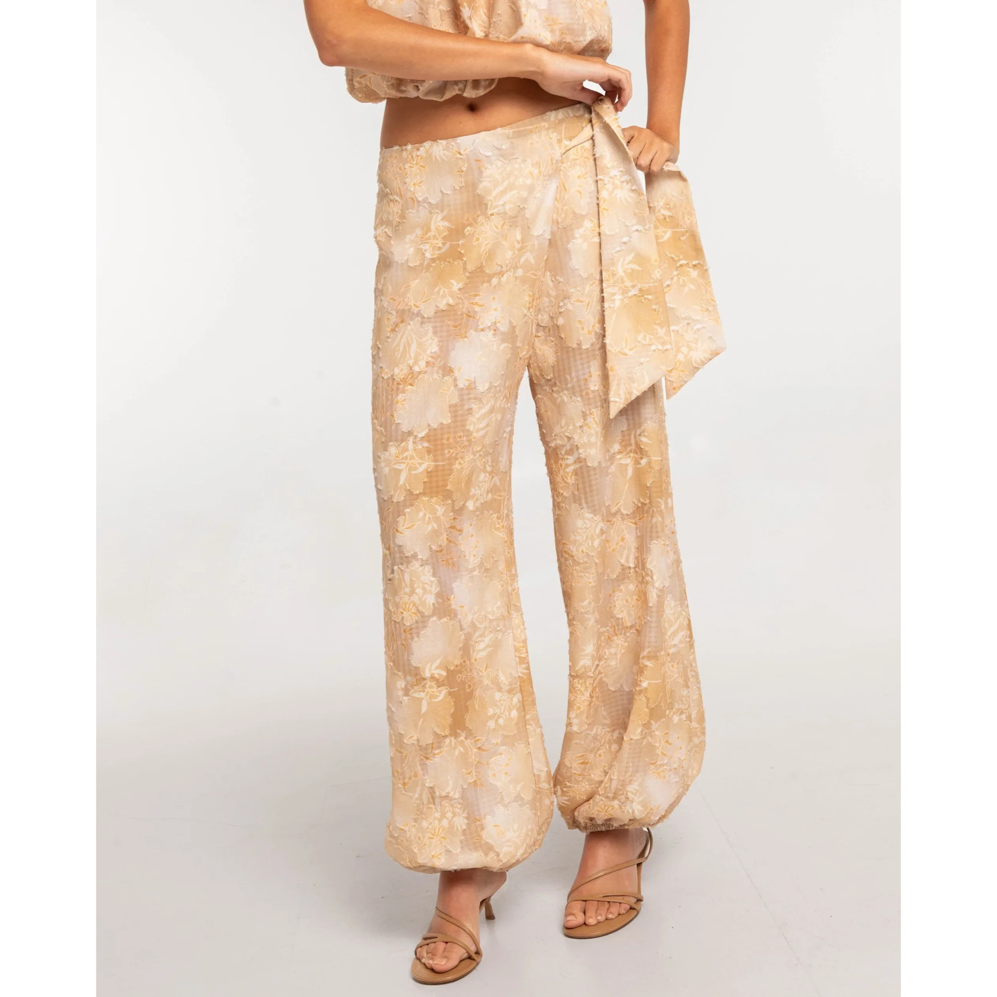 Pantalón de mujer abullonado con estampado floral
