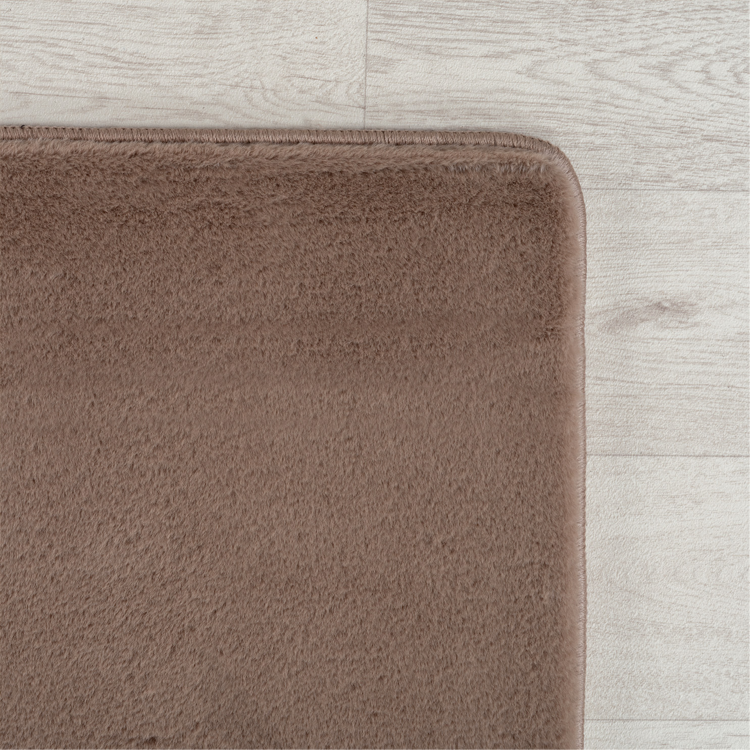 ALBA - Tapis doux mocca à poils courts