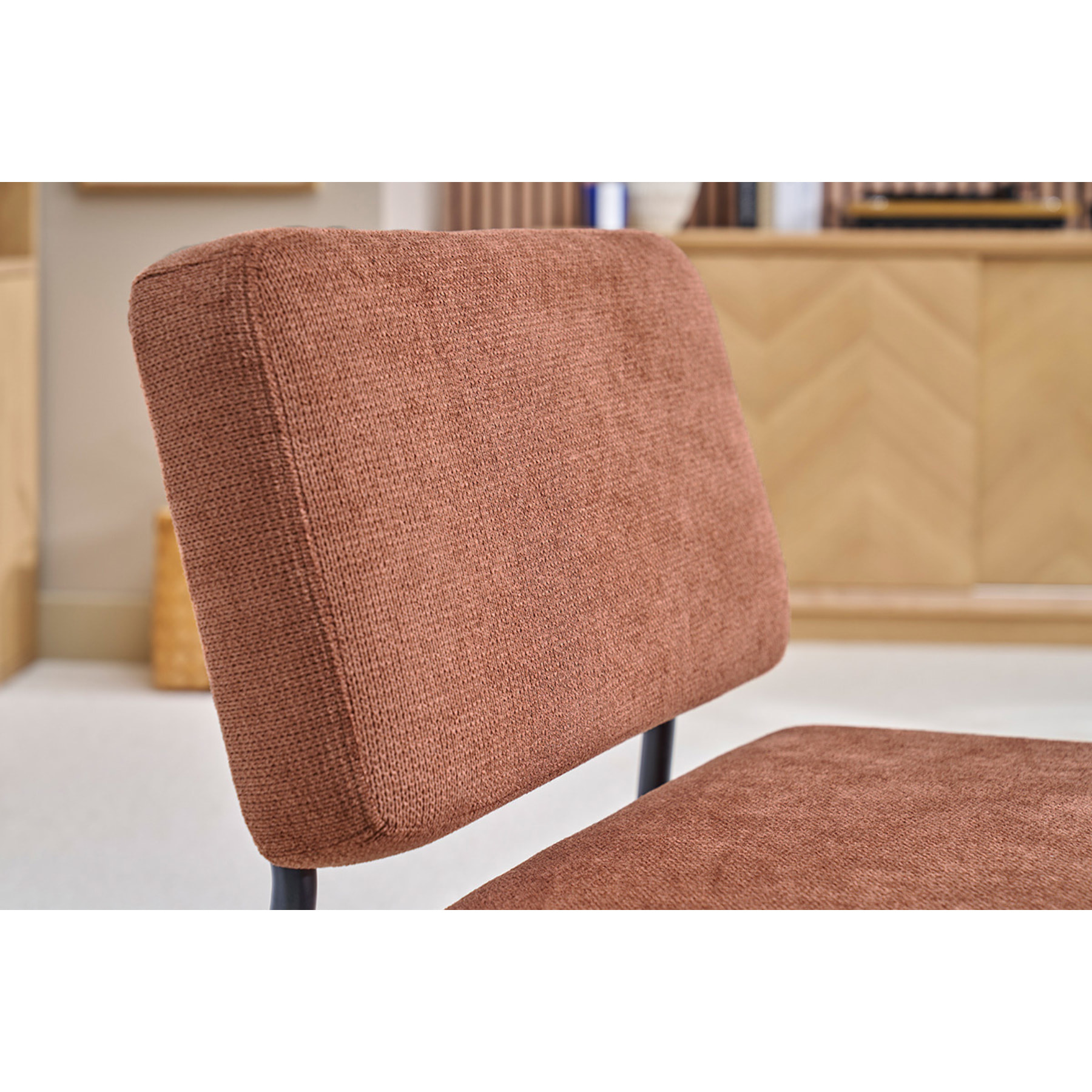 Fauteuil en tissu chenille terre brûlée et métal noir VEDANA