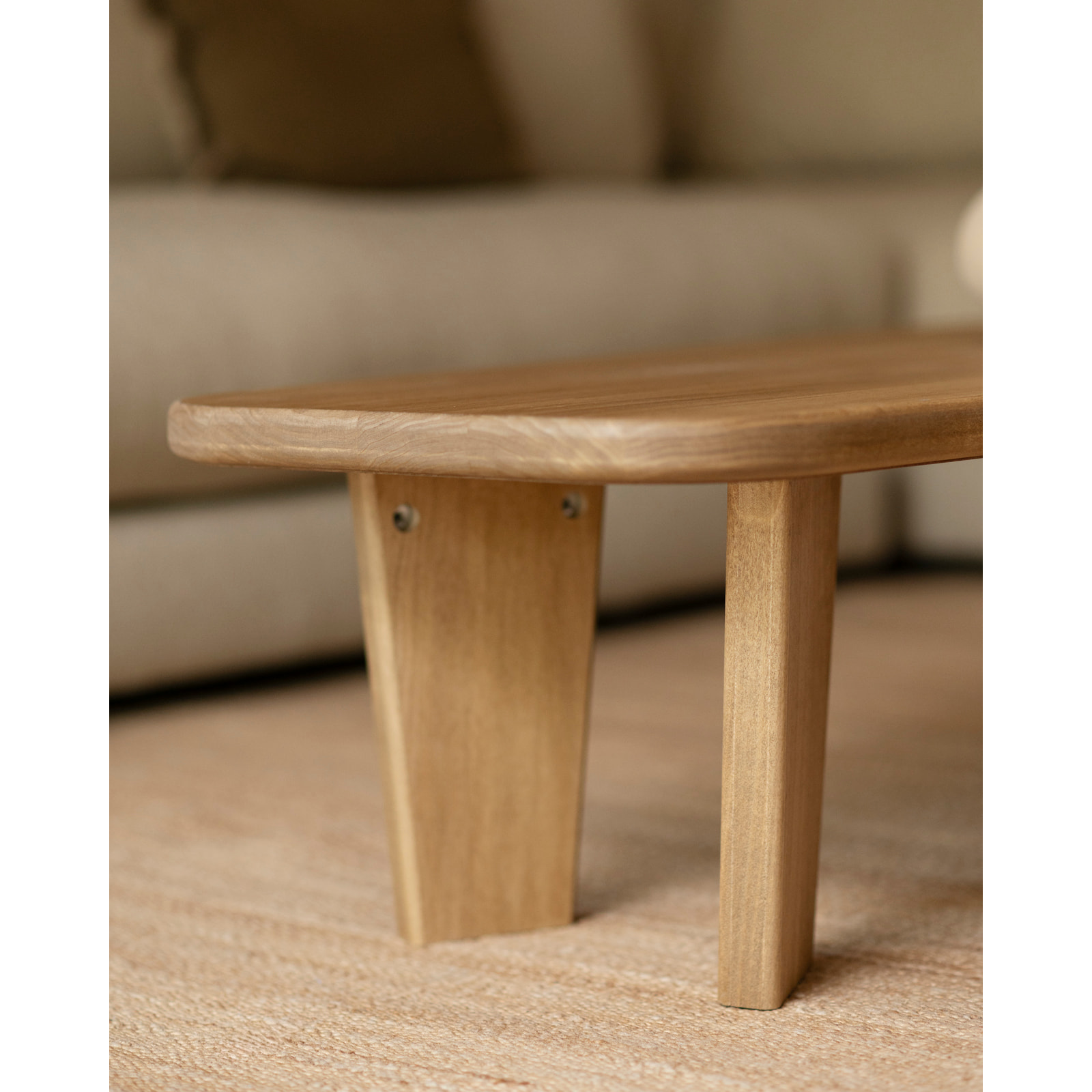 Mesa de centro de madera maciza de álamo con tres patas de 100cm Alto: 30 Largo: 100 Ancho: 58