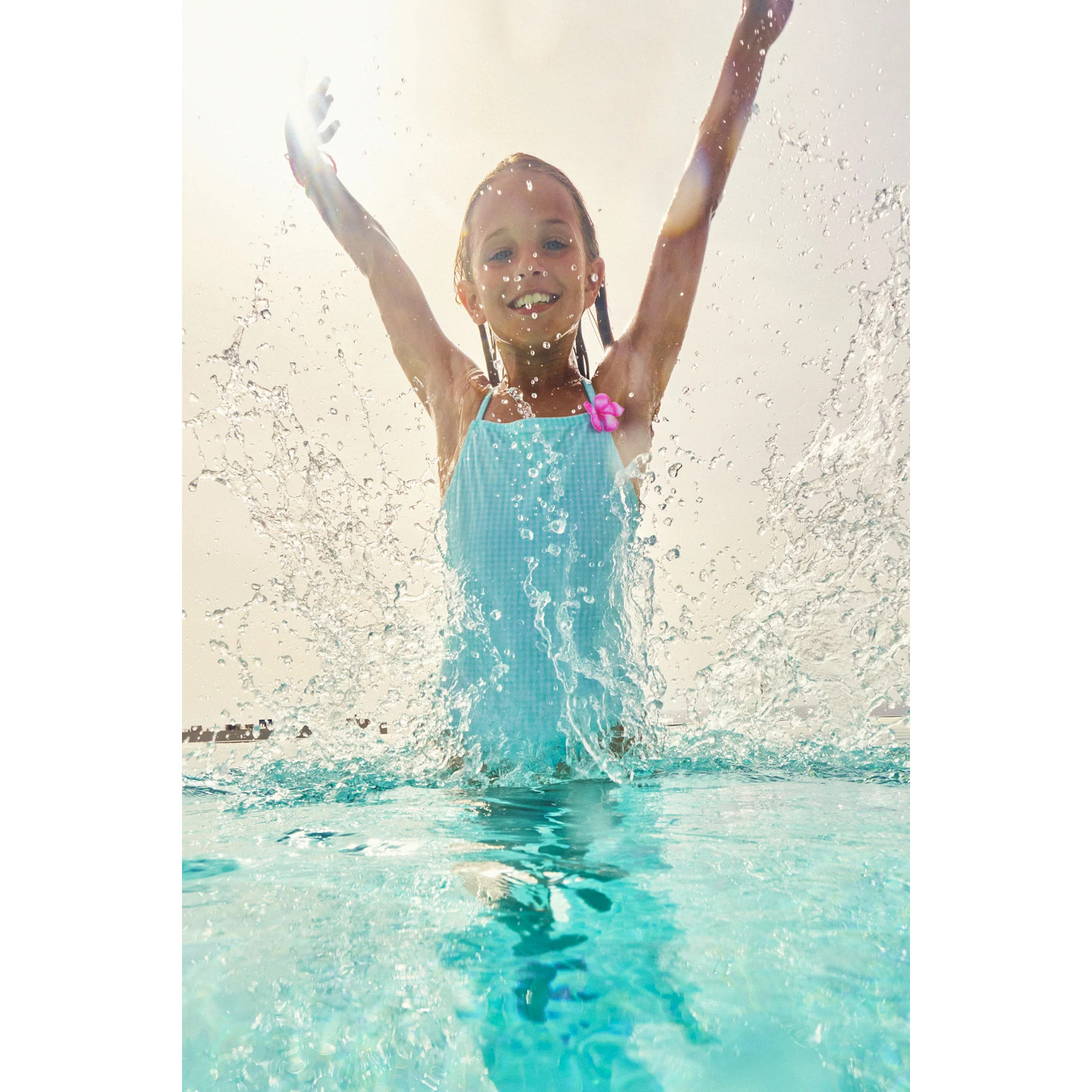 Costume da bagno da bambina a quadretti con dettagli floreali