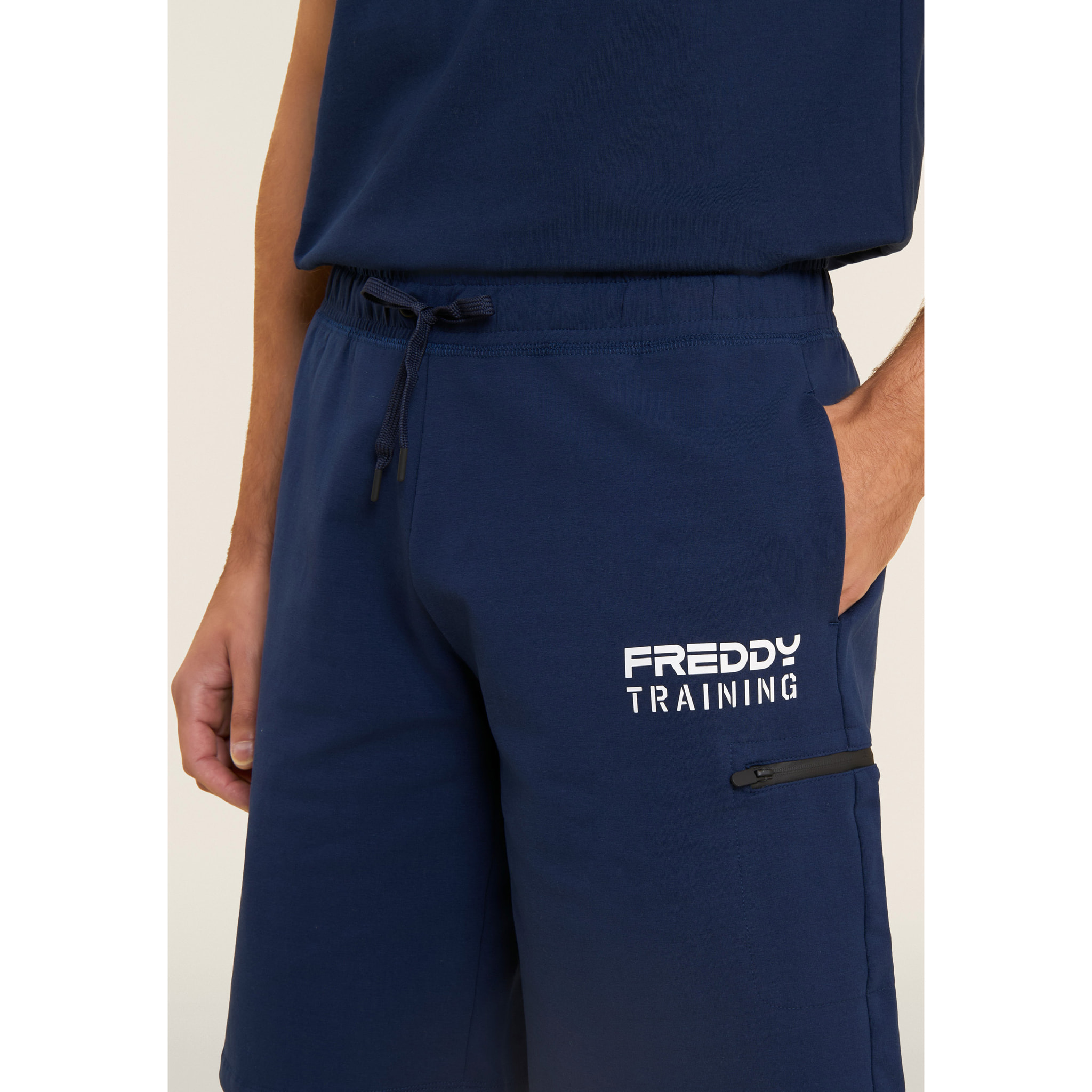Shorts con stampa "TRAINING" e tasca zip