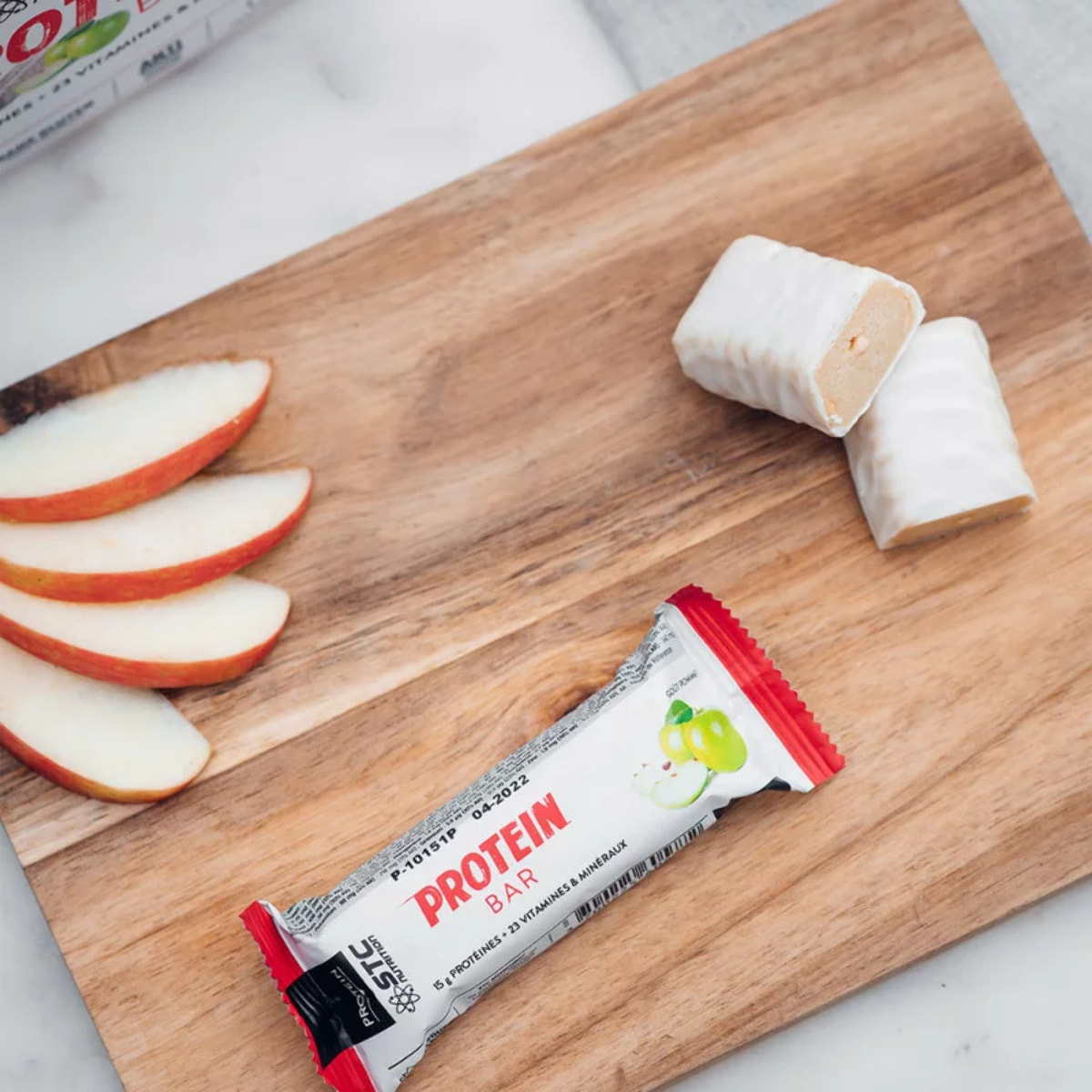 STC NUTRITION - Protein Bar - Barre protéinée enrichie en vitamines & minéraux - Maintien de la masse musculaire - 14g de protéines par barre - Goût fruits rouges - Etui de 5 barres - Pomme