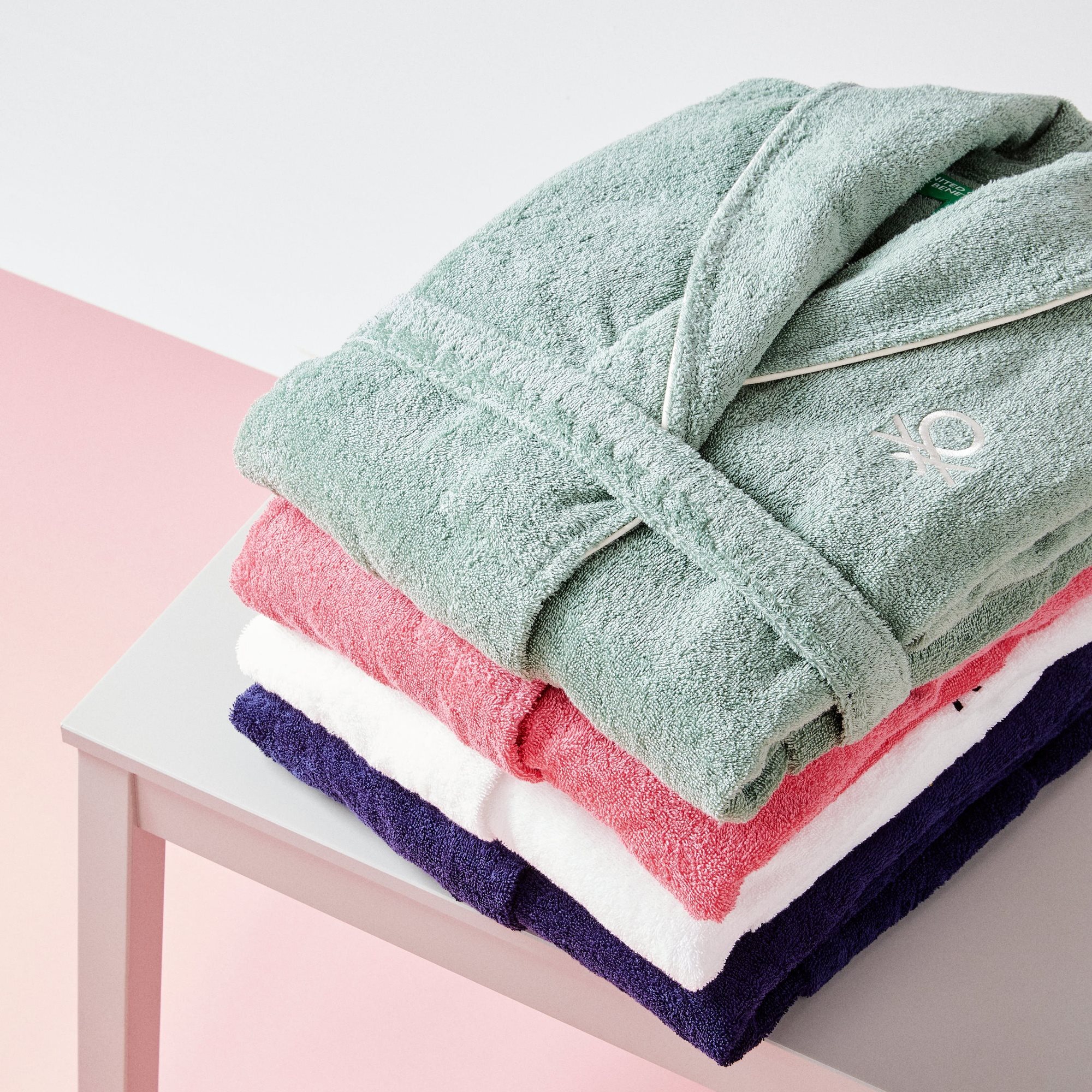 Albornoz 420gsm 100% algodon c/ logo bordado rosa core benetton