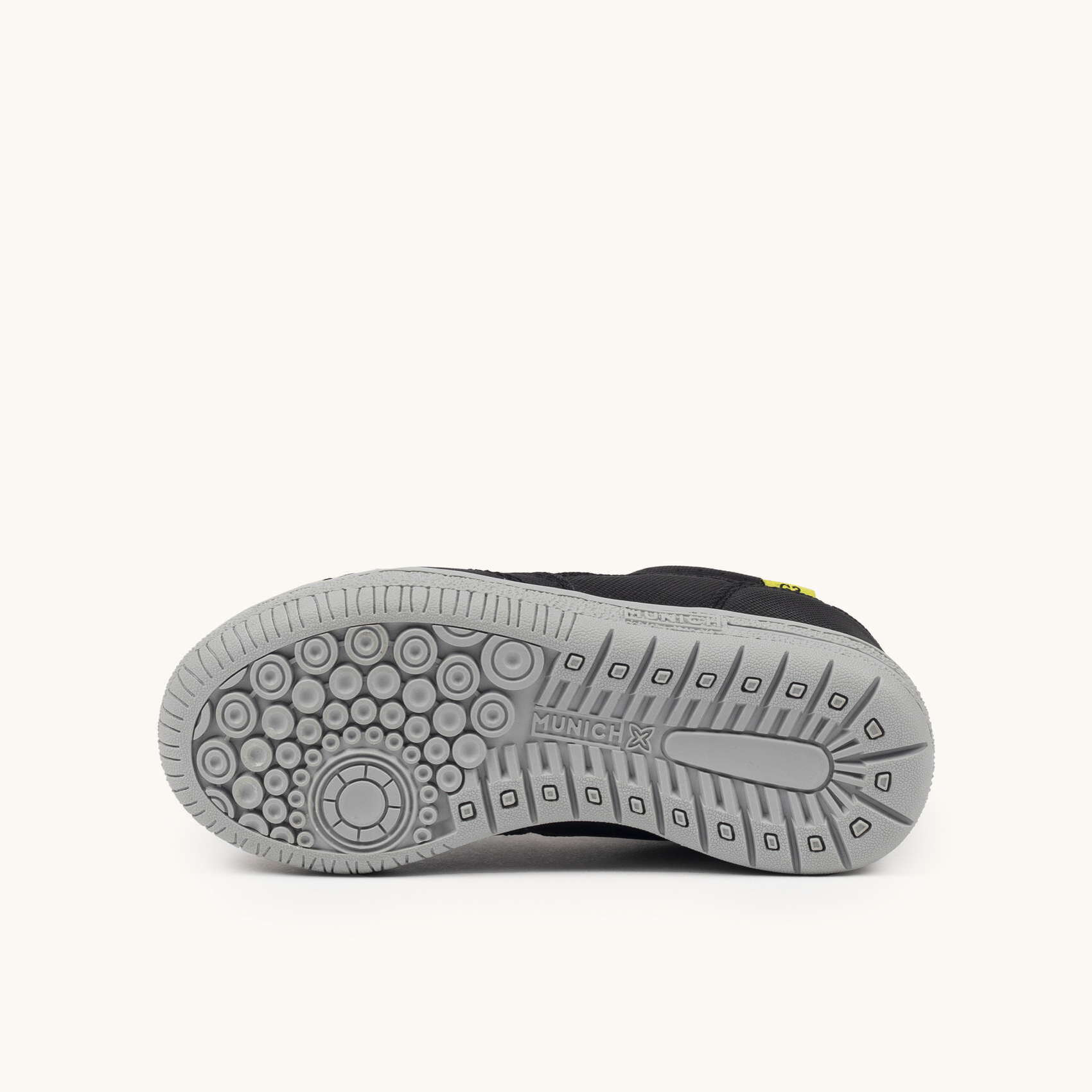 Zapatillas Infantiles de Fútbol Sala en Color Negro con Triple Velcro MUNICH G-3 KID VCO 454