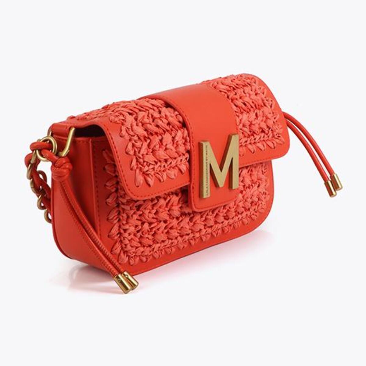 Borsa a tracolla che combina rafia ed effetto pelle