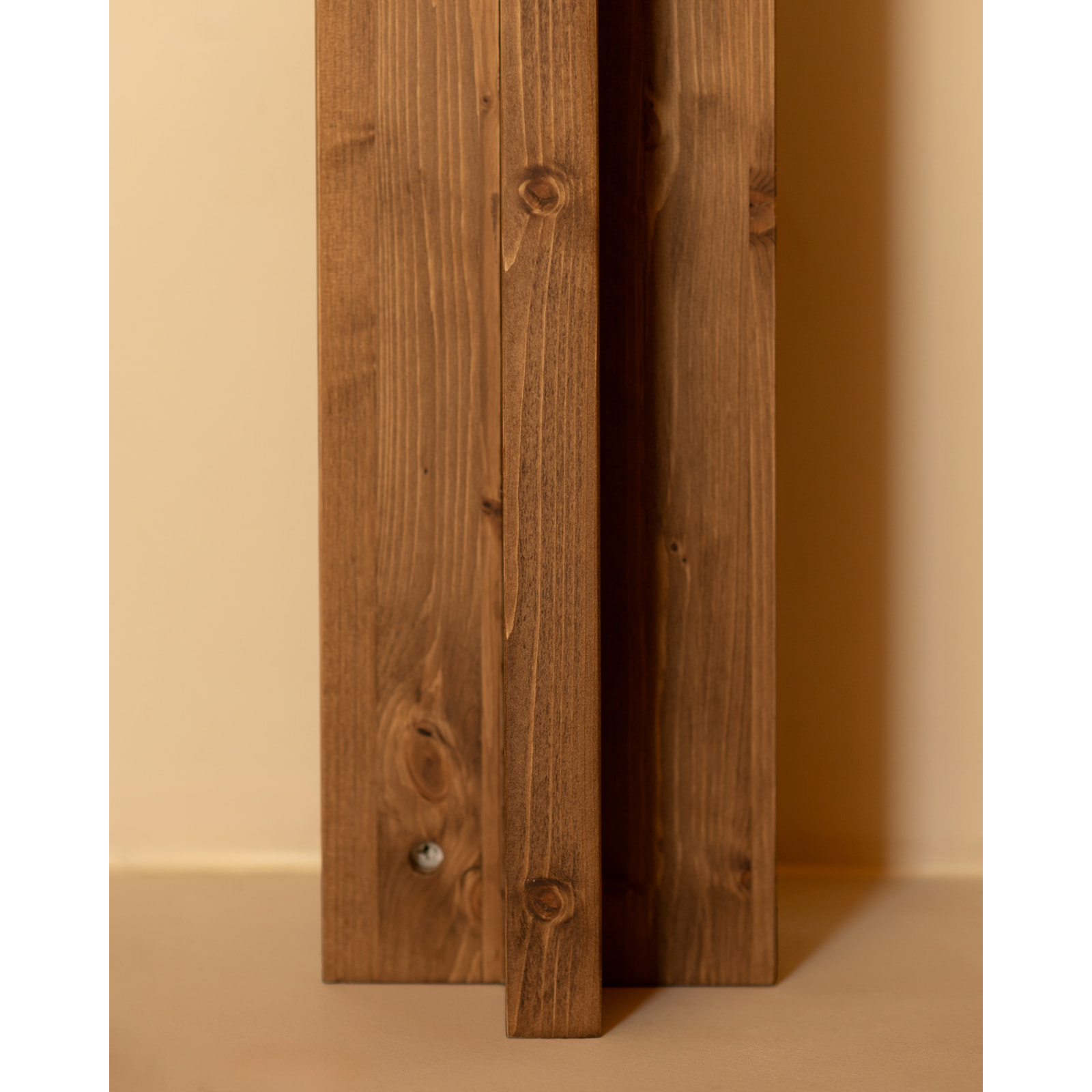 Console en microciment et pieds en bois ton chêne foncé de 120x80cm Hauteur: 35 Longueur: 120 Largeur: 80
