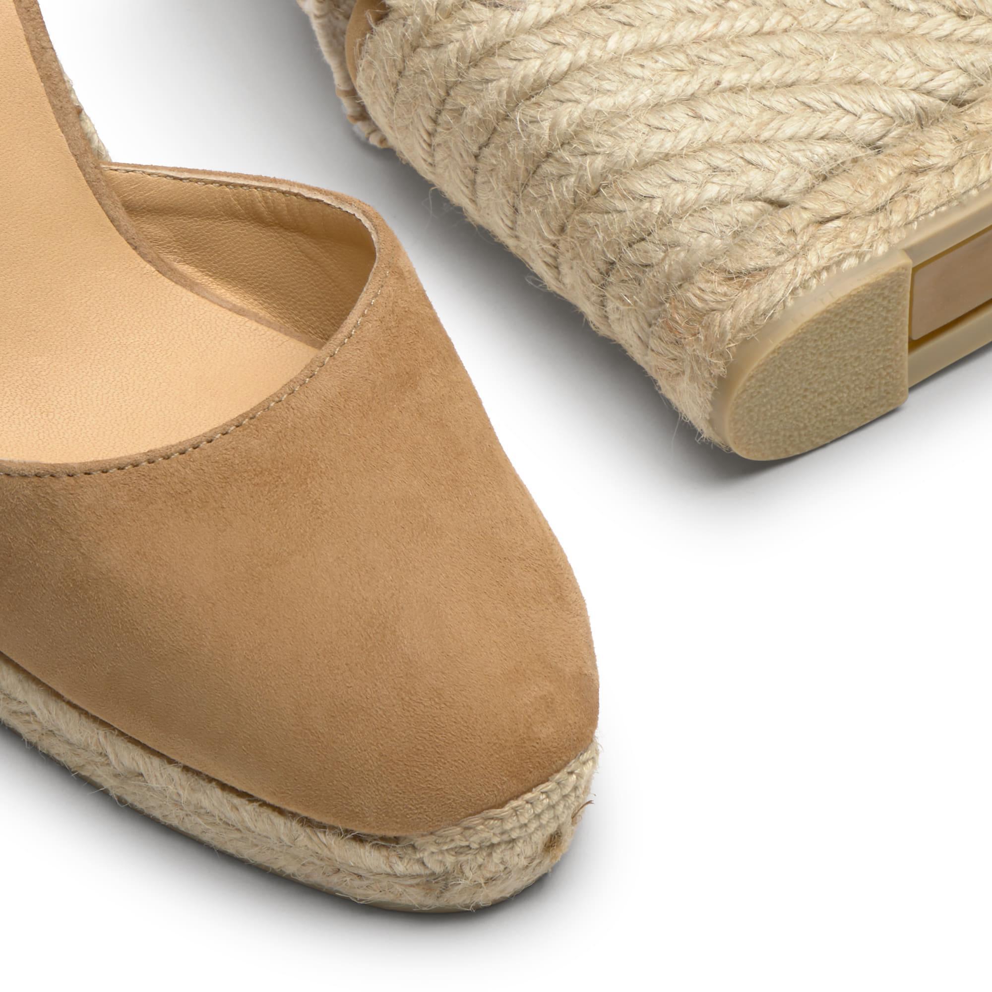 Alpargatas de cuña de mujer Carina en ante, cierre mediante lazada