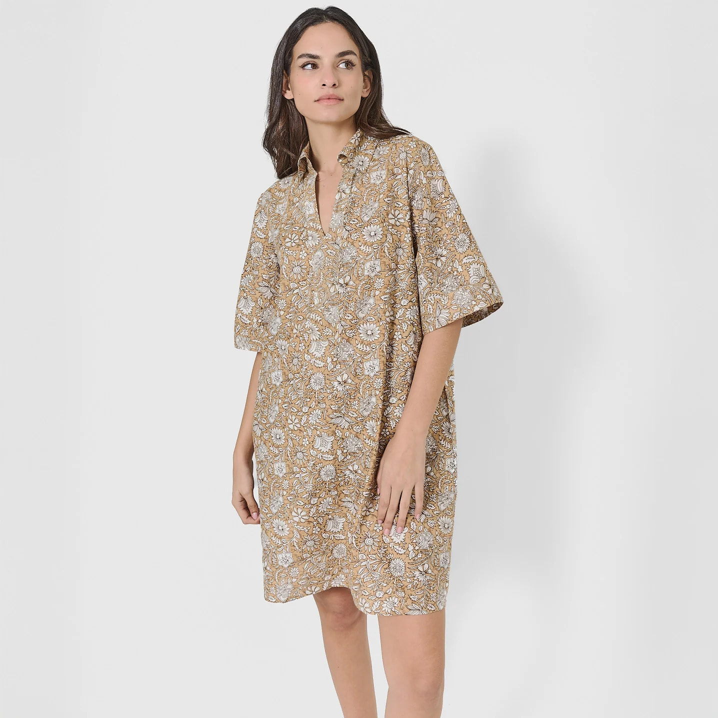 Vestito corto in filo mastella ocre