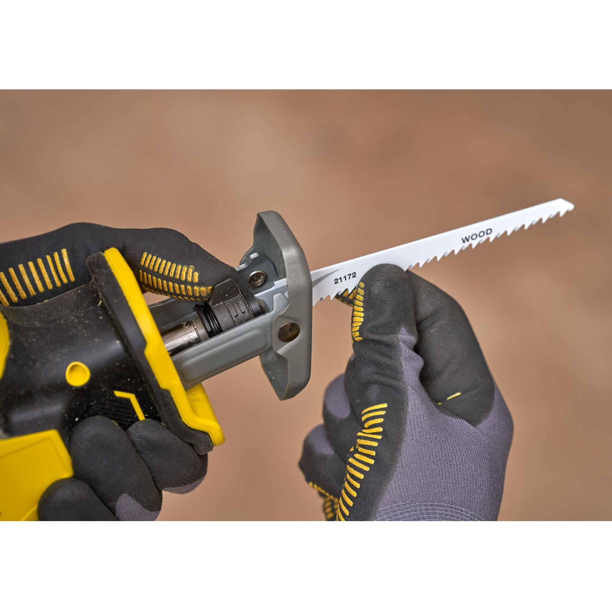 STANLEY FATMAX V20 Scie Sabre à une main 18V - SFMCS305B-XJ - Livrée Sans Batterie