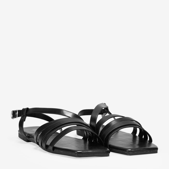Sandalias planas negras con tiras y hebilla