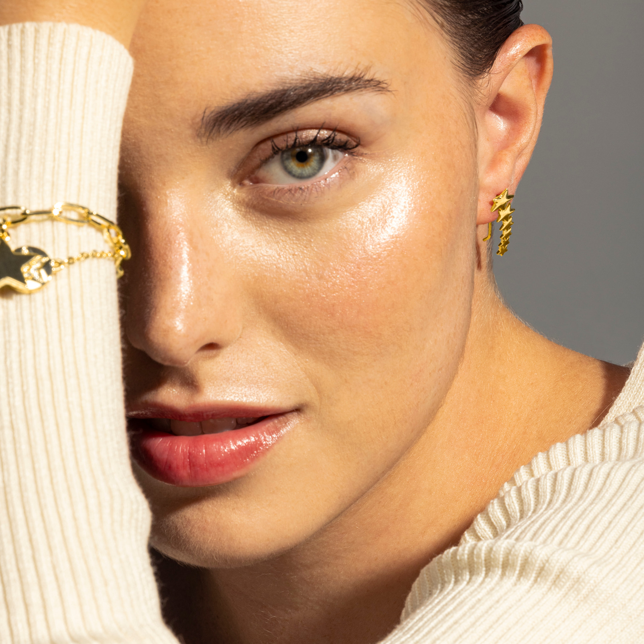 Pendientes acabados en oro amarillo de 18K