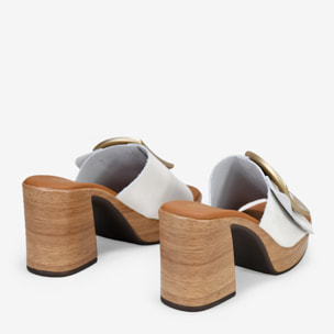 Sandalias de piel blancas con tacón efecto madera