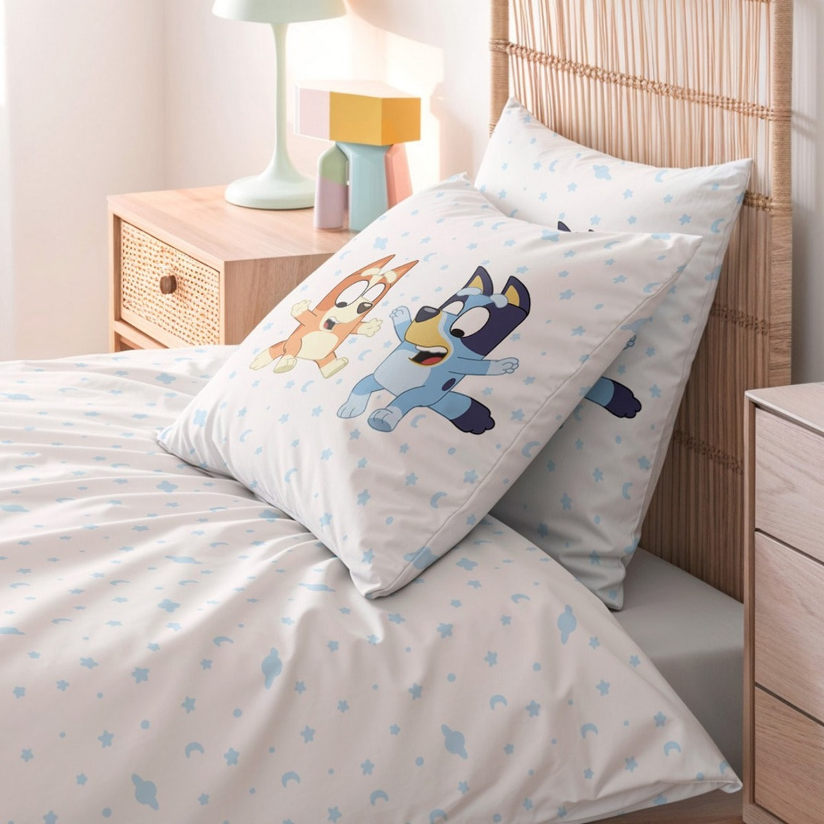 Funda cojin BLUEY con relleno 45x45 .