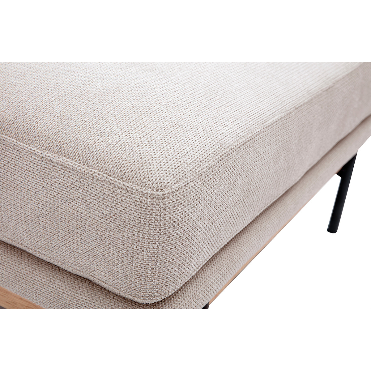 Pouf repose pieds en tissu chenille beige et métal noir TODD