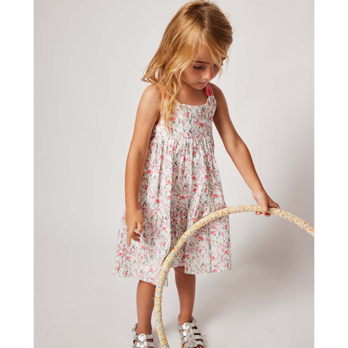 VESTIDO MIDI DE TIRANTES FLOR ROSA