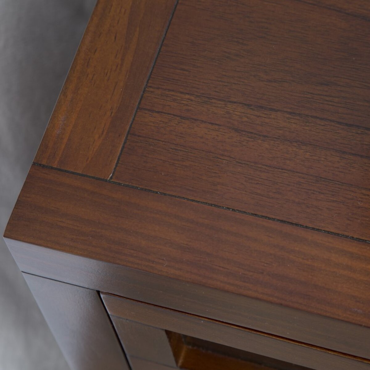 Table de chevet Kenia -bois massif de mindi et placage naturel de mindi-couleur teck 44 x 64 x 40 cm