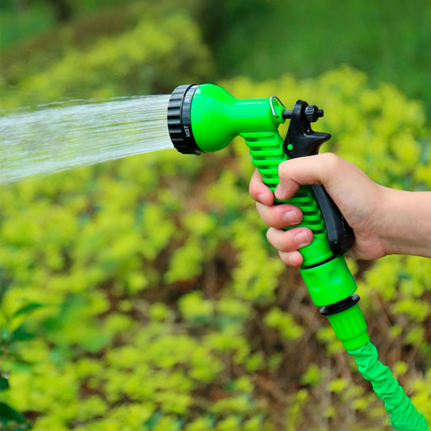 Tubo di 20 metri con avvolgitore e spruzzatore con 8 modalità di utilizzo.