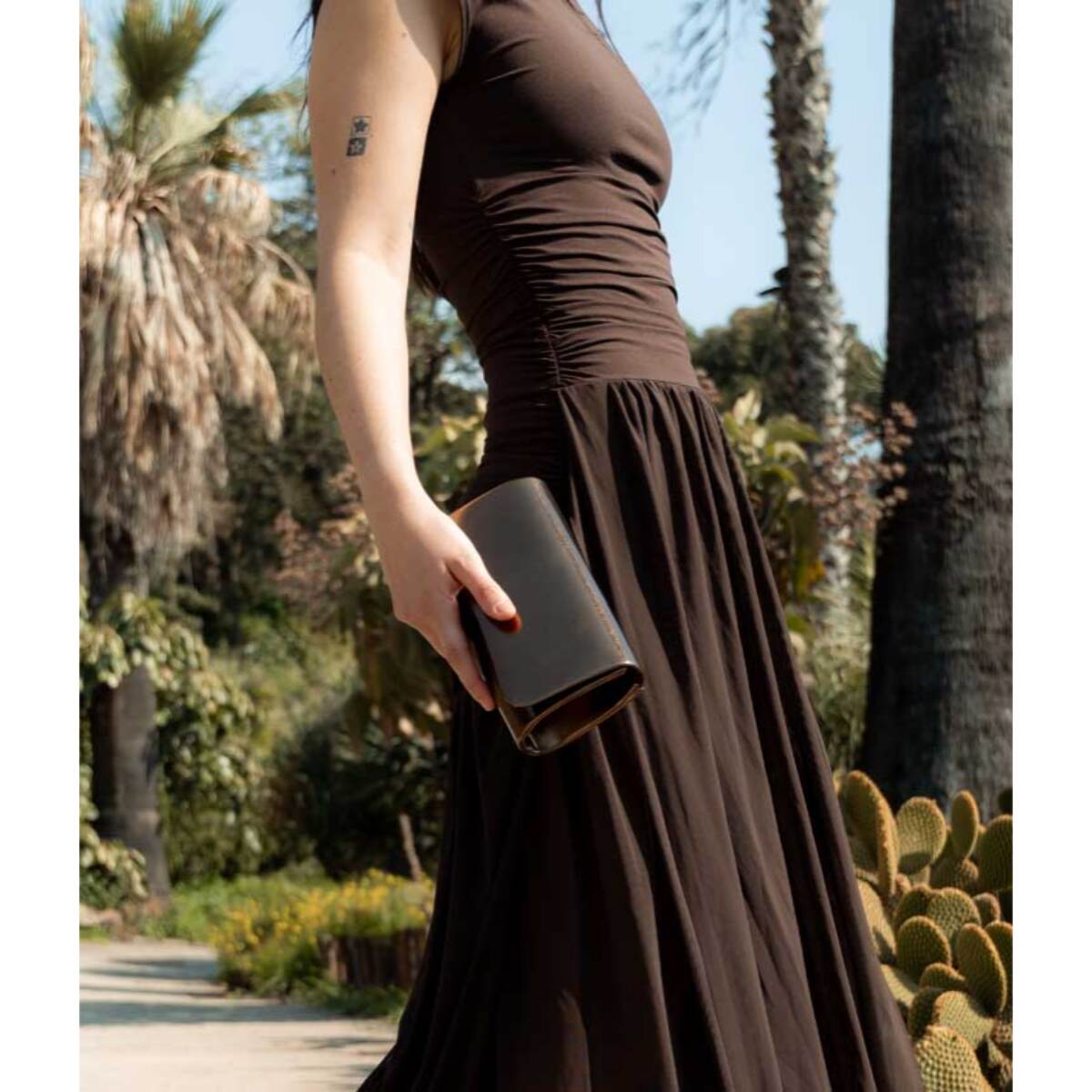 Bolso de fiesta marrón metalizado con solapa