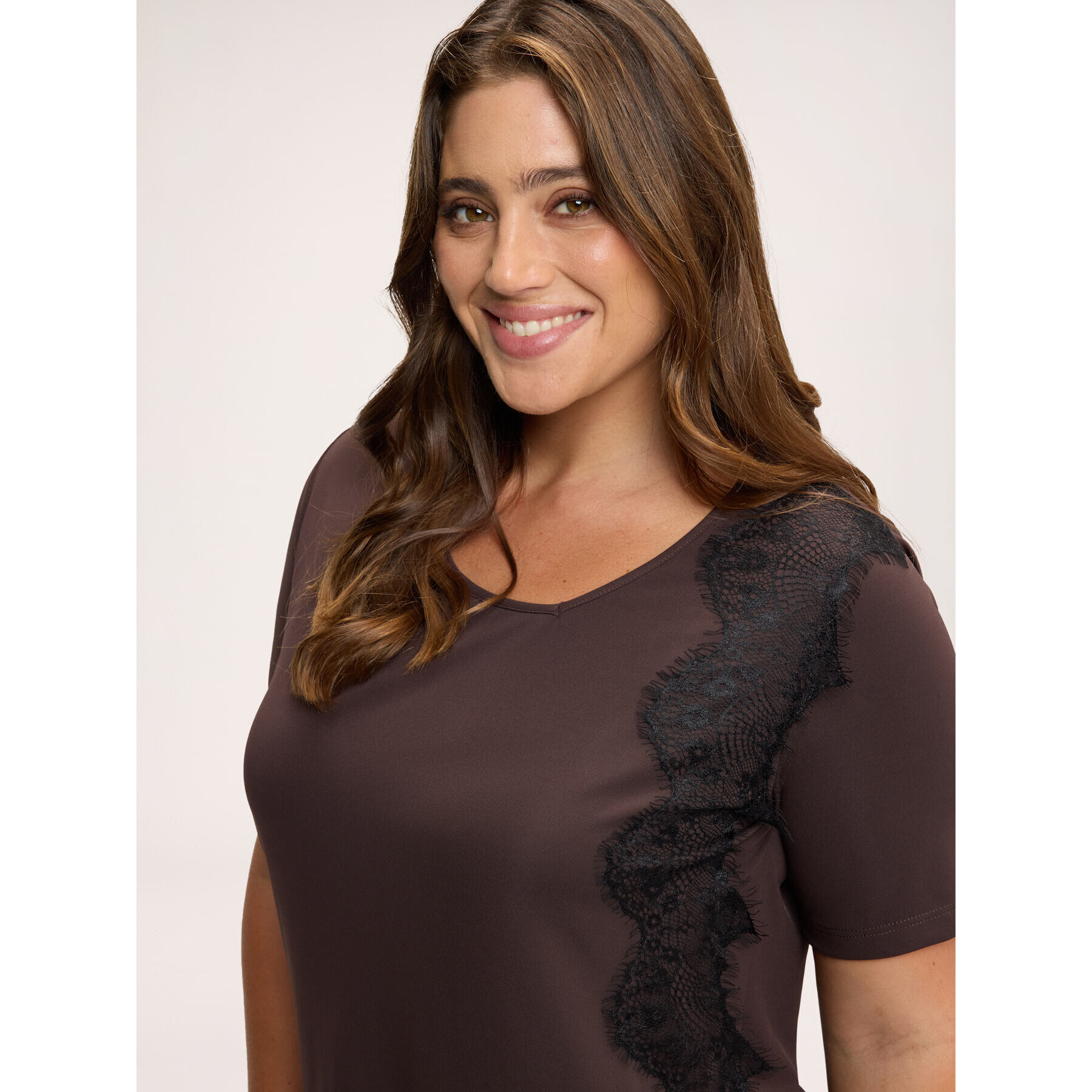 Fiorella Rubino - Top asimmetrico con bordo in pizzo - Marrone