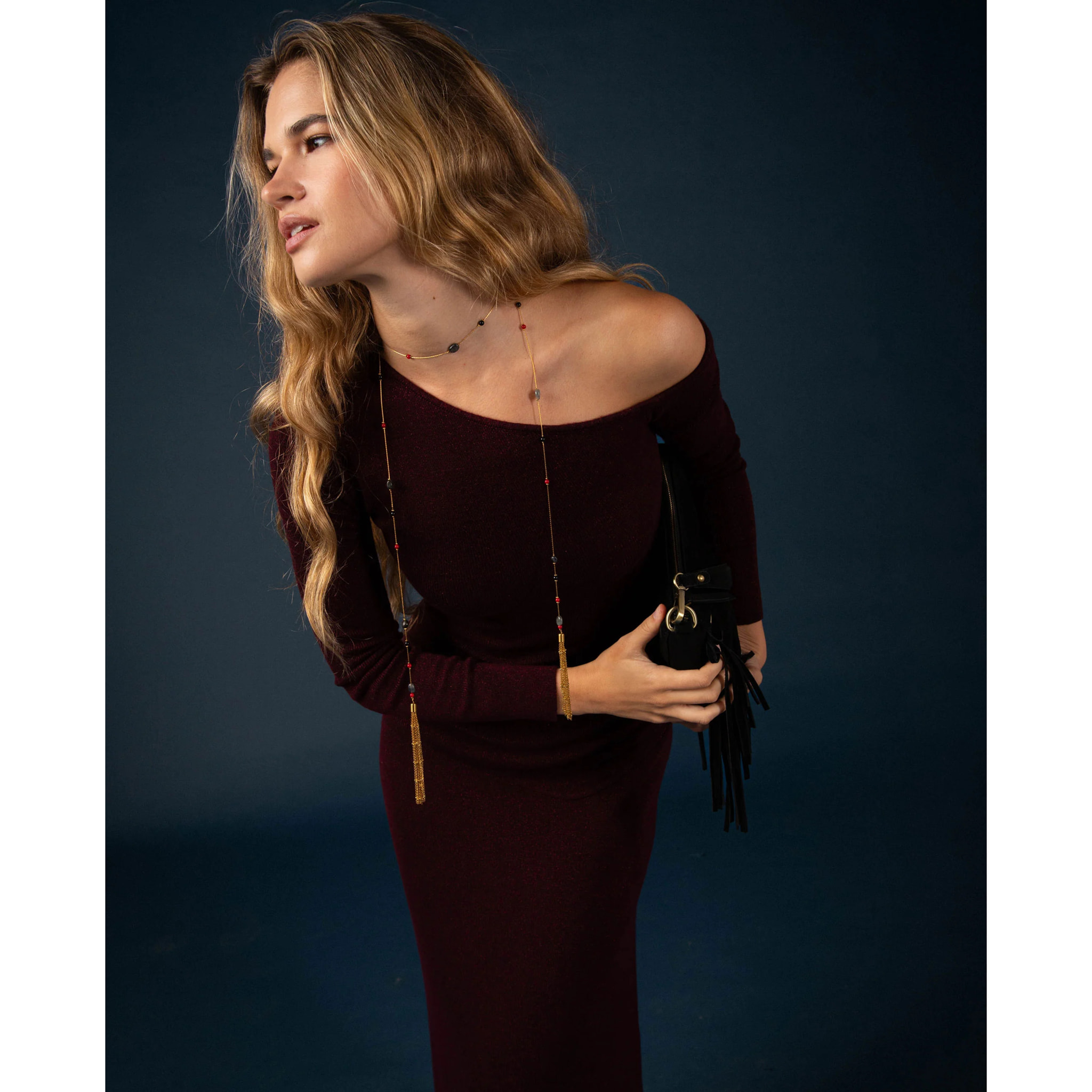 Vestido de punto con escote asimétrico de mujer