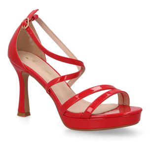 Sandalia tacón fino tiras onduladas para mujer.