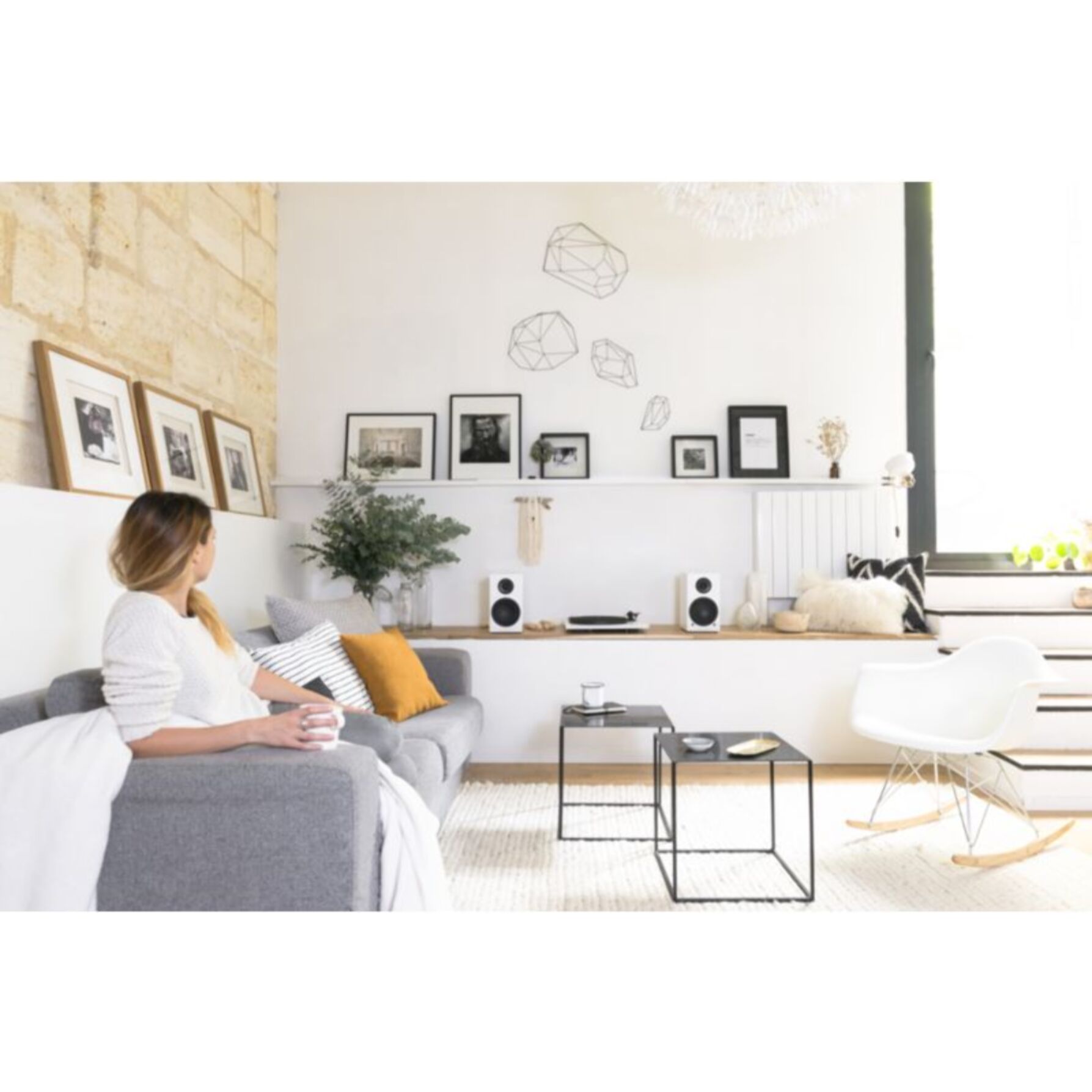 Enceinte bibliothèque active TRIANGLE LN01A ELARA BLANC MAT X2