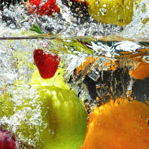 Affiche encadrée fruits en mouvement sous l’eau Affiche + cadre en métal - Noir