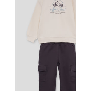Conjunto niño sudadera con capucha crudo y marino de felpa y pantalón, bolsillos cargo y puños elásticos | Color: Crudo | Street Monkey
