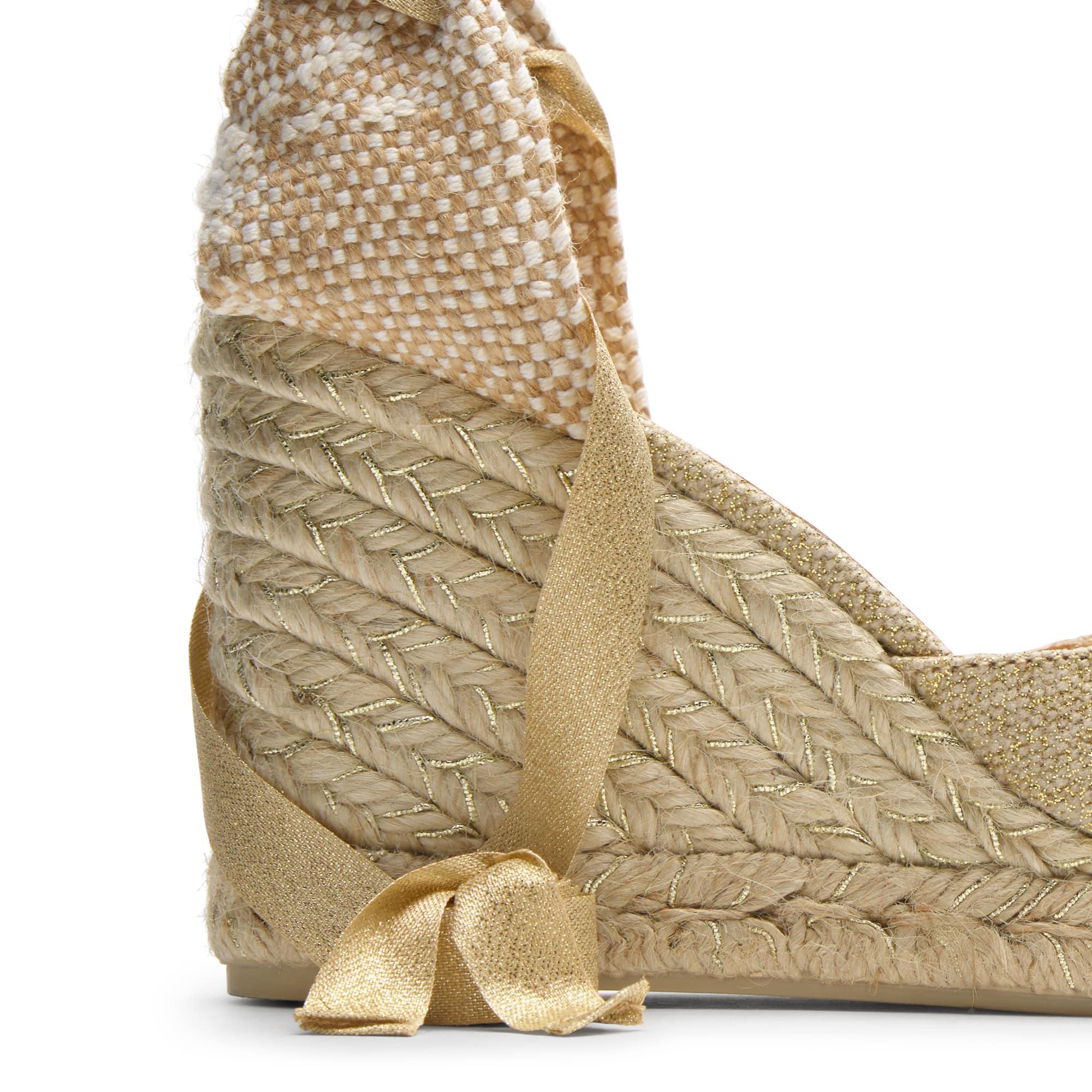 Alpargatas de cuña de mujer Carina en lino metalizado, cierre mediante lazada