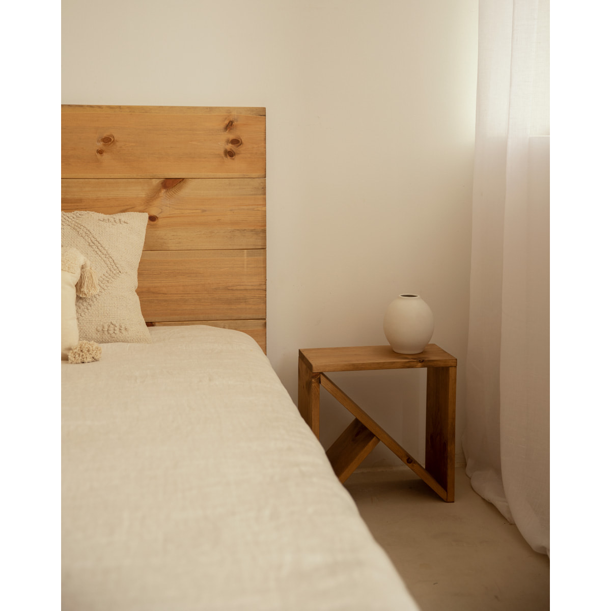 Pack tête de lit et tables en bois massif ton chêne foncé en différentes tailles