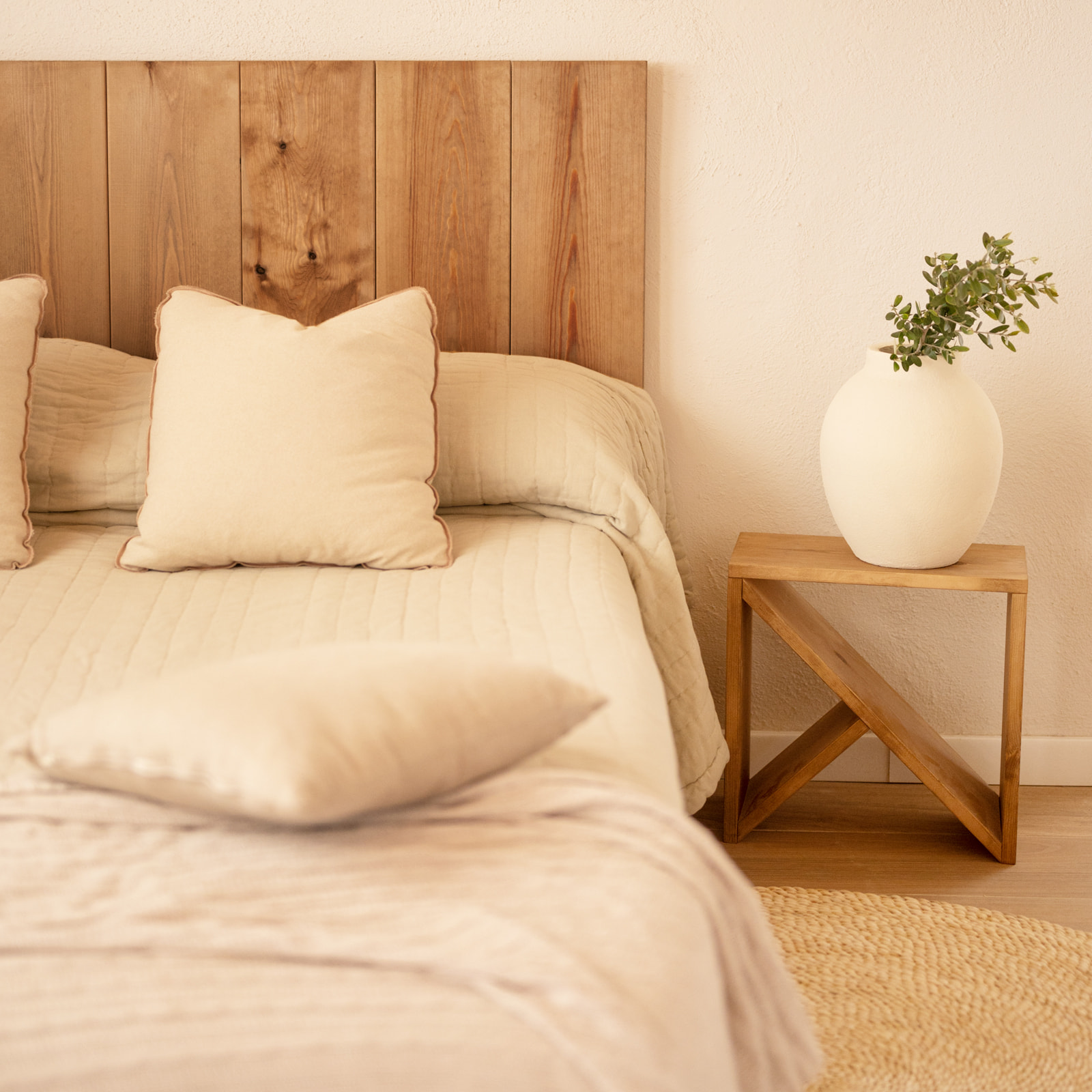 Pack 2 tables en bois massif ton chêne foncé en différentes tailles