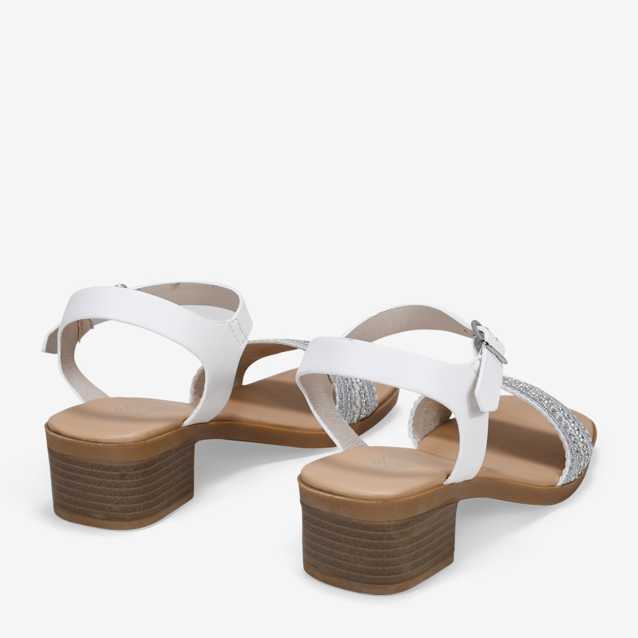 Sandalias de tacón blancas con brillantes