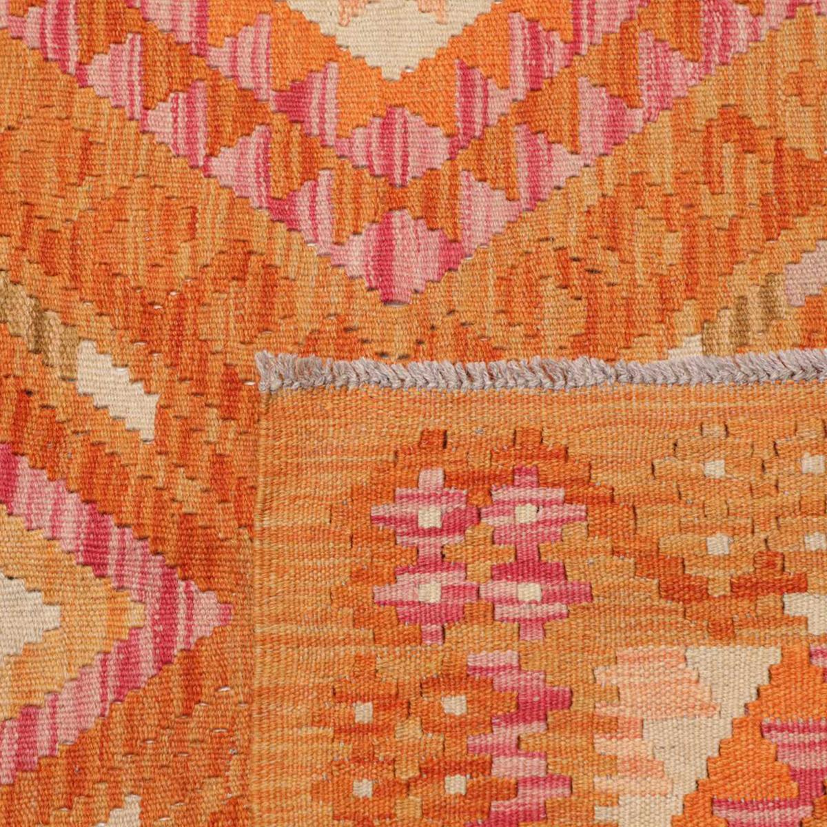 Tapis kilim, motif ethnique, artisanal en laine naturelle