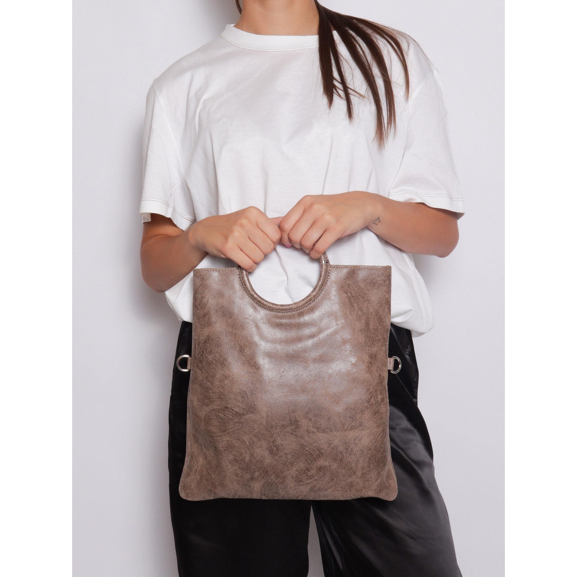 Borsa a mano da donna Made in Italy - Modello Velvet - 100% pelle scamosciata - 29.0 x 30.0 x 1.0 cm