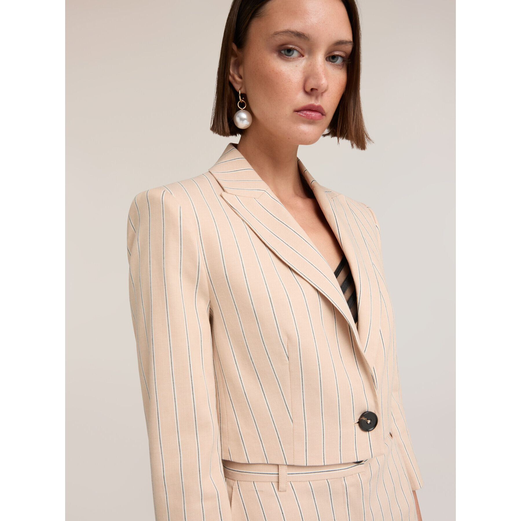 Motivi - Blazer spencer de mezcla de lino a rayas - Beige
