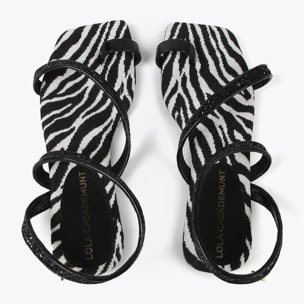 Sandali con fascette metallizzate e plantare con stampa zebrata